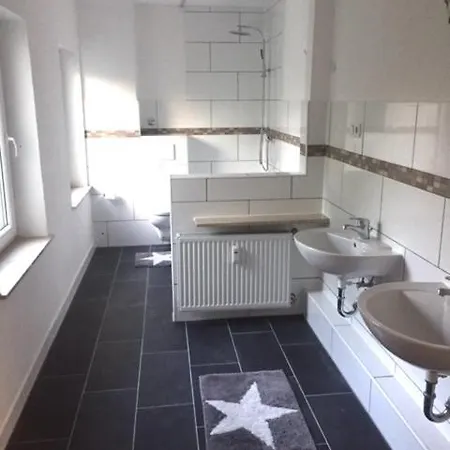 Grosse Moeblierte Im Zentrum Von Lage (Lippe)