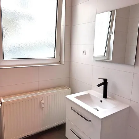 Grosse Moeblierte Im Zentrum Von