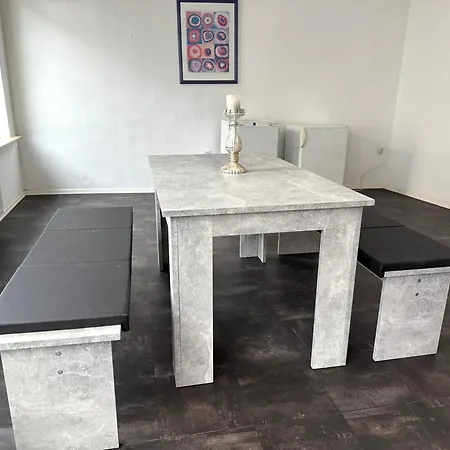 Grosse Moeblierte Im Zentrum Von *