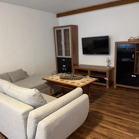 Grosse Moeblierte Im Zentrum Von Apartamento