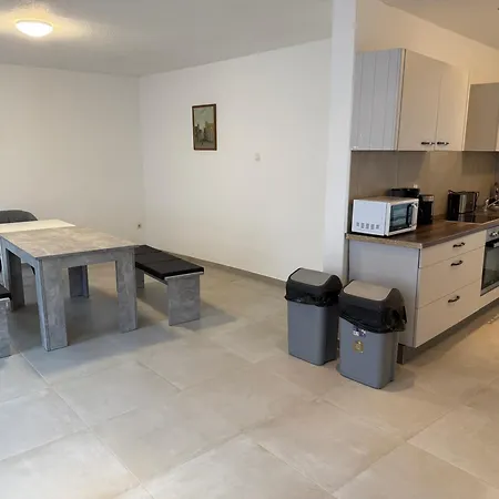 Grosse Moeblierte Im Zentrum Von Apartamento Lage (Lippe)