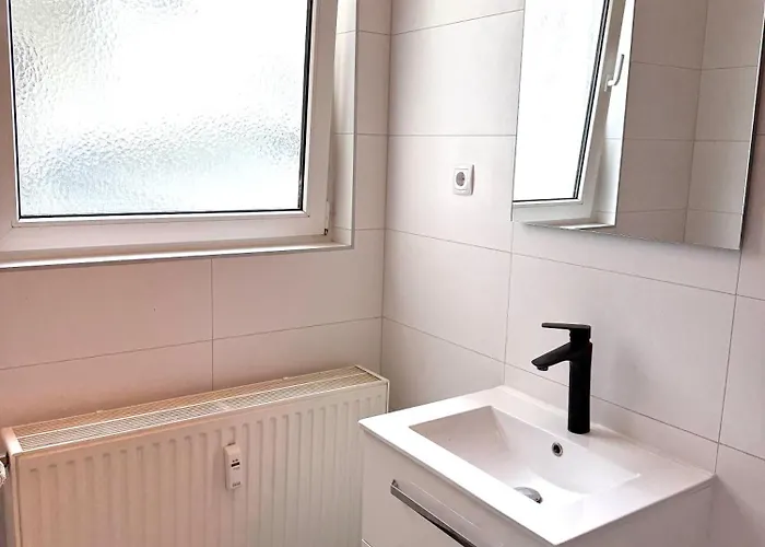 Grosse Moeblierte Im Zentrum Von