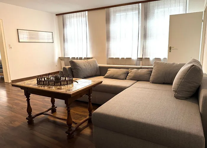 Appartamento Grosse Moeblierte Im Zentrum Von