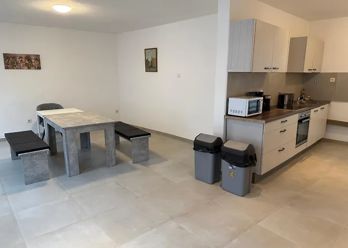 Grosse Moeblierte Im Zentrum Von Appartamento Lage (Lippe)