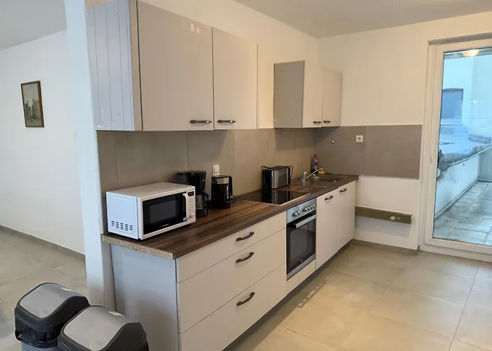 Appartamento Grosse Moeblierte Im Zentrum Von